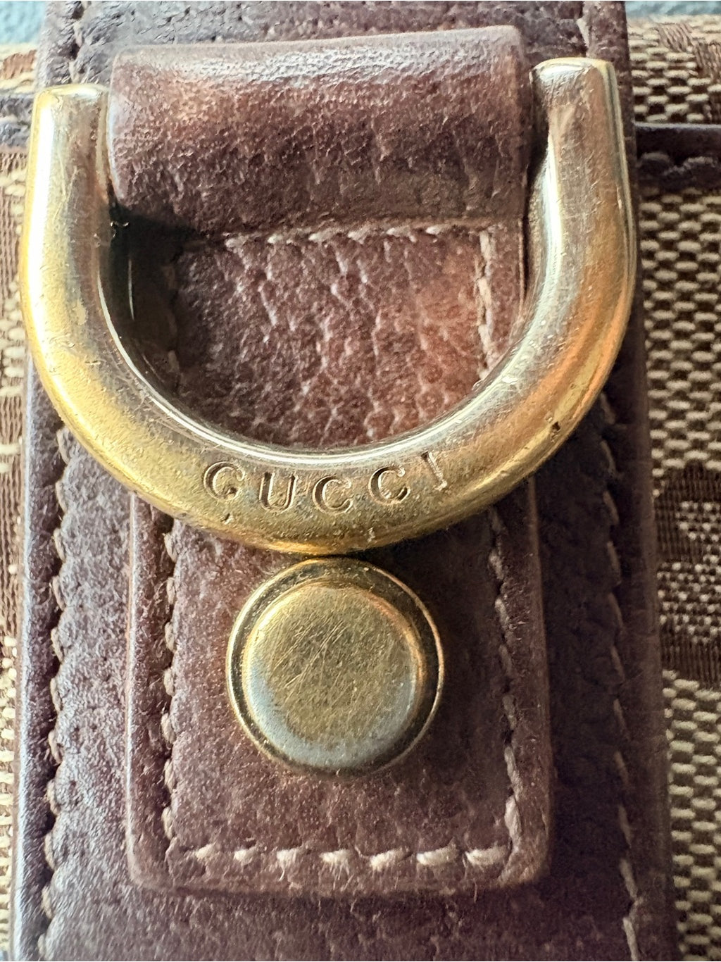 Vintage Gucci Abbey D-Ring key case