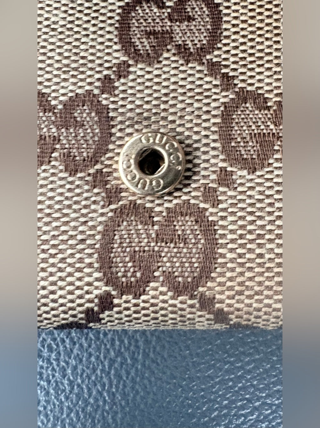 Vintage Gucci Abbey D-Ring key case