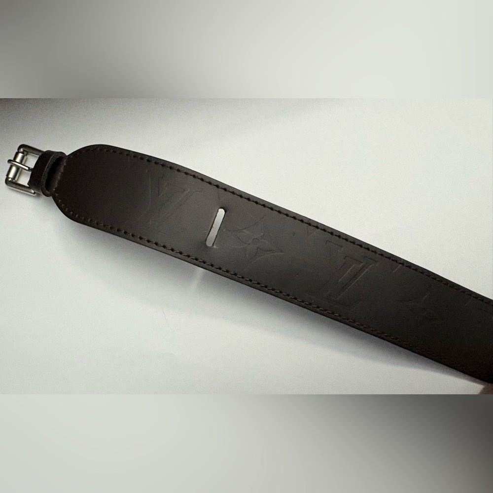 Louis Vuitton Monogram Glacé Leather Cuff Bracelet | June 2002 France | COA | listing photo 9