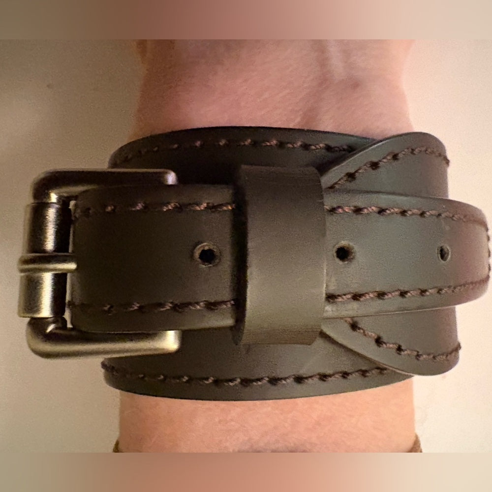 Louis Vuitton Monogram Glacé Leather Cuff Bracelet | June 2002 France | COA | listing photo 3